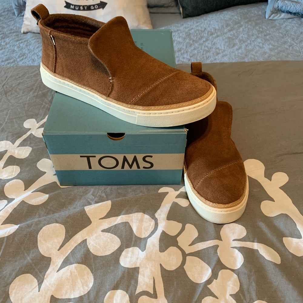 Tom’s Paxton Dark Suede Water Resistant Booties